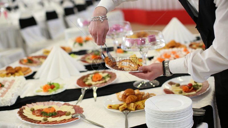 休闲食品批发价格之谜：揭秘一箱多少钱的背后**